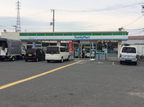 近くのファミリーマート大東御領三丁目店まで440m(徒歩6分)