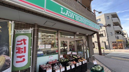 近くのローソンストア100 飛田給駅北口店まで483m（徒歩7分）