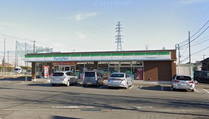 近くのファミリーマート 日野屋伊勢崎高校前店まで306m（徒歩4分）