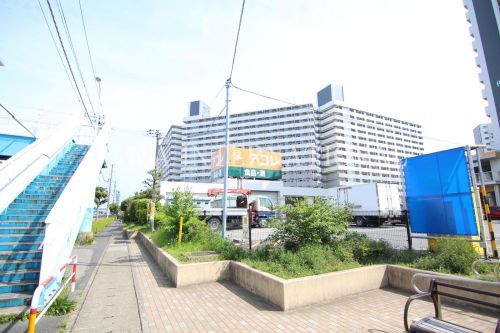 近くのアコレ塩浜4丁目店まで640m（徒歩8分）