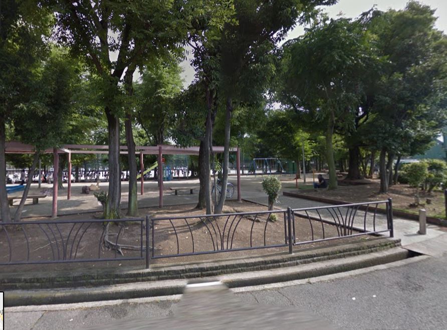 近くの菰江公園まで599m(徒歩8分)