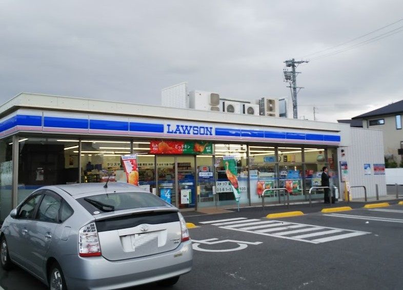 近くのコンビニまで186m（徒歩3分）