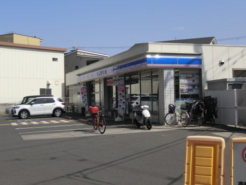 近くのローソン 守口八雲西町三丁目店まで417m（徒歩6分）