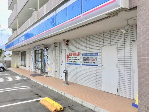 近くのコンビニまで641m（徒歩9分）