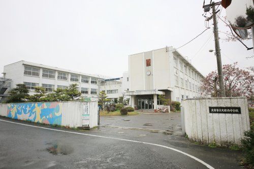 近くの中学校まで1,734m（徒歩22分）