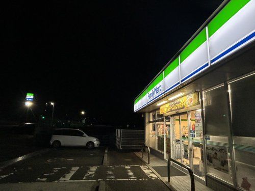 近くのファミリーマート 西条加茂川店まで1,043m(徒歩14分)
