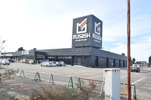 近くのホームセンタームサシ 砺波店まで424m（徒歩6分）