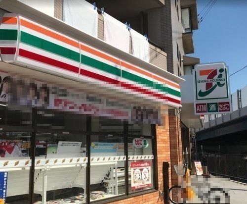近くのセブンイレブン 大東野崎駅南店まで214m（徒歩3分）