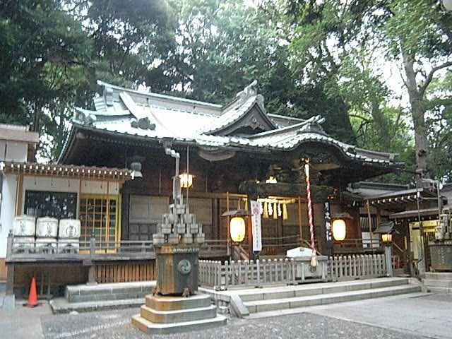 近くの調神社まで399m（徒歩5分）