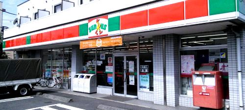 近くのコンビニまで650m（徒歩9分）