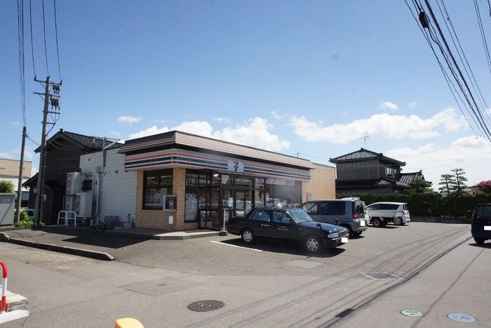 近くのセブンイレブン 柏崎田塚店まで744m(徒歩10分)