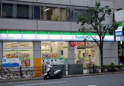 近くのファミリーマート 京町堀店まで186m(徒歩3分)