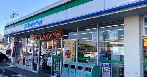 近くのファミリーマート岡山大供本町店まで406m（徒歩6分）