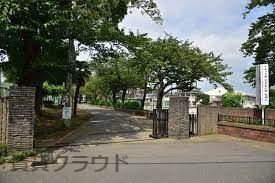 近くの千葉市立葛城中学校まで594m（徒歩8分）