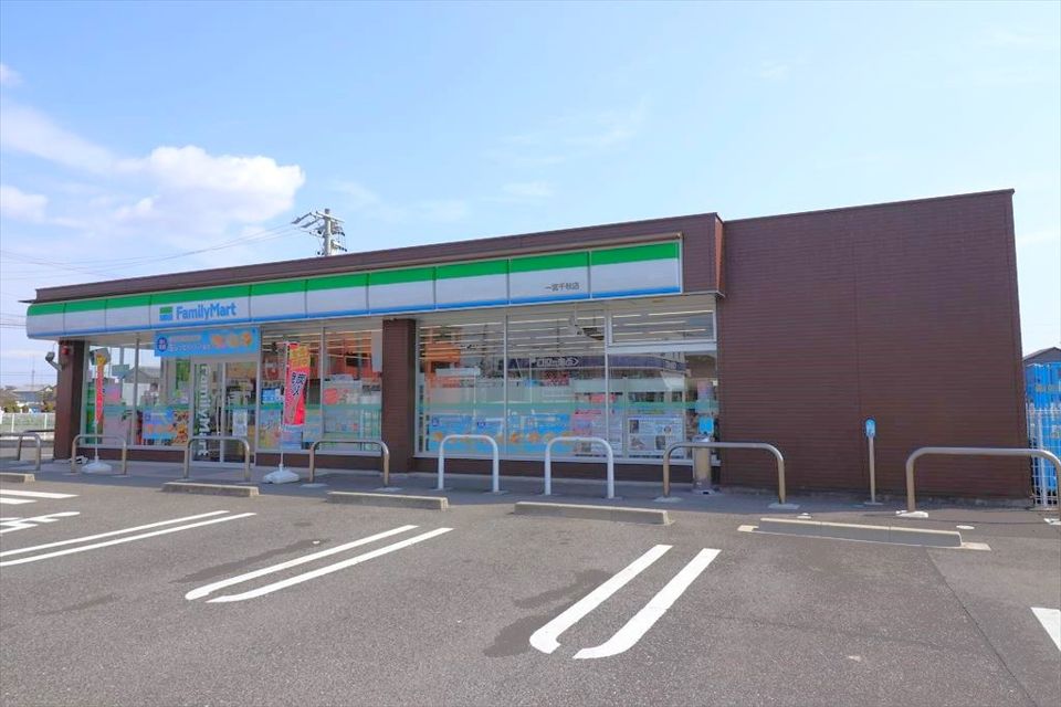 近くのファミリーマート 一宮千秋店まで414m(徒歩6分)