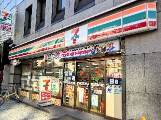 近くのコンビニまで329m（徒歩5分）