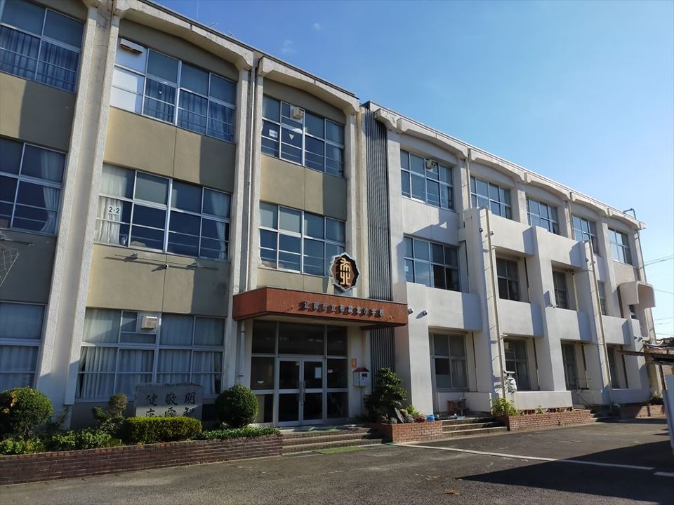 近くの江南市立布袋北小学校まで1,318m（徒歩17分）