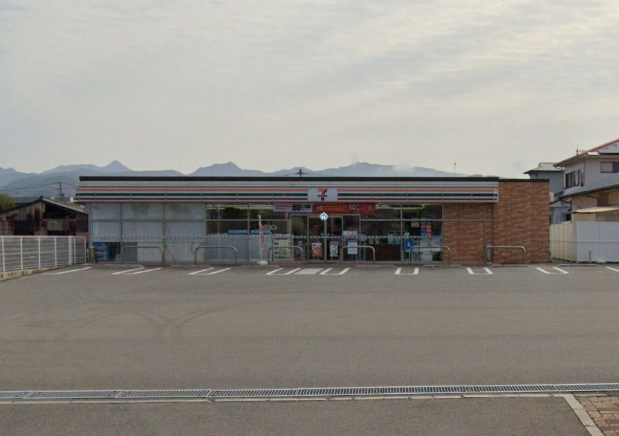 近くのセブンイレブン大村黒丸店まで573m(徒歩8分)