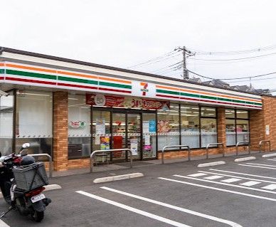 近くのセブンイレブン 三鷹新川1丁目店まで342m(徒歩5分)