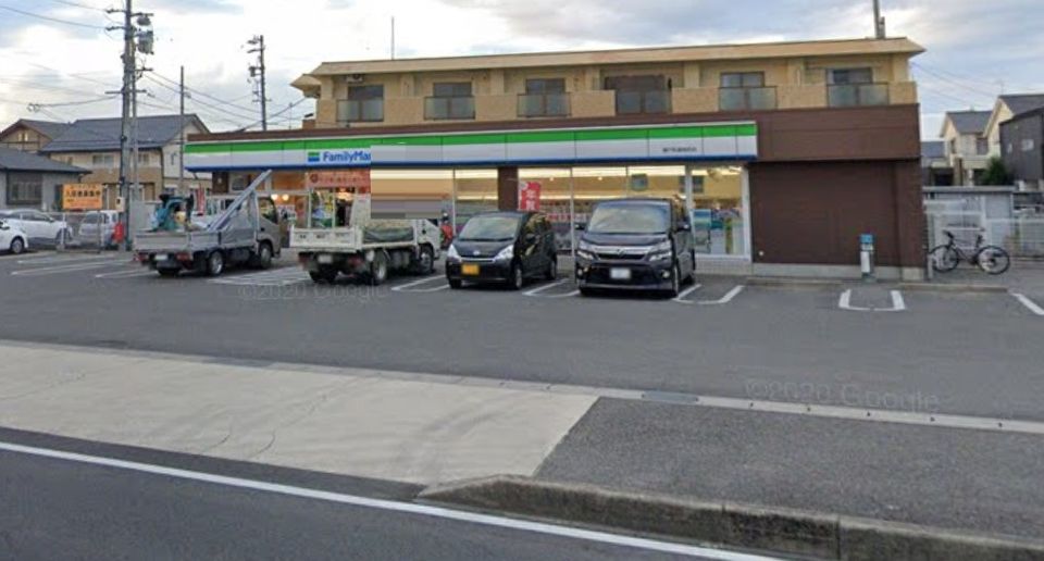 近くのファミリーマート 瀬戸街道城前店まで594m（徒歩8分）