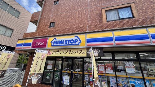 近くのコンビニまで533m（徒歩7分）