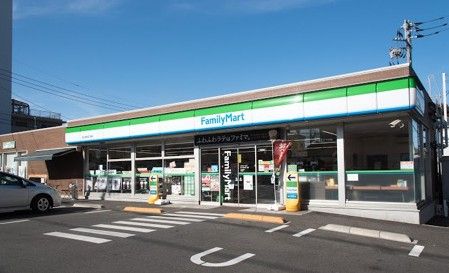 近くのファミリーマート 花小金井四丁目店まで472m(徒歩6分)