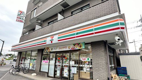 近くのコンビニまで100m（徒歩2分）