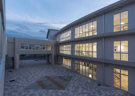 近くの多度津中学校まで1,093m(徒歩14分)