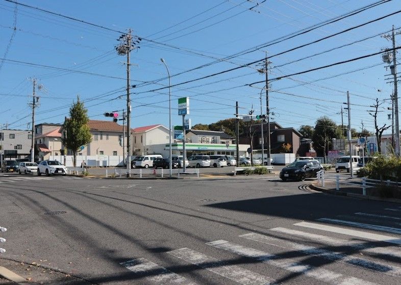 近くのファミリーマート 守山高島町店まで377m（徒歩5分）