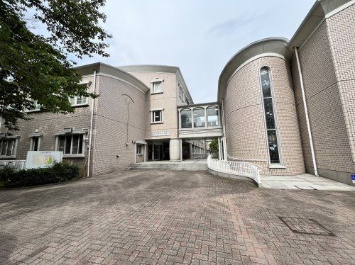 近くの川崎市立看護大学まで1,430m（徒歩18分）