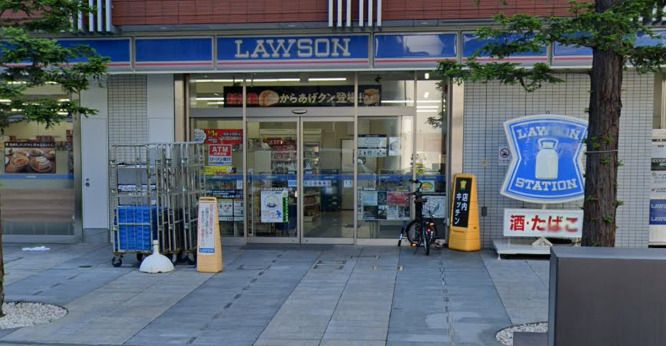 近くのローソン なんばGMタワー店まで590m(徒歩8分)