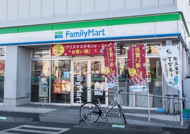 近くのコンビニまで453m（徒歩6分）