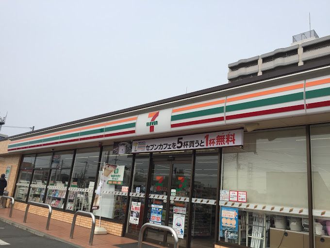 近くのセブンイレブン 新伊勢崎駅前店まで95m（徒歩2分）