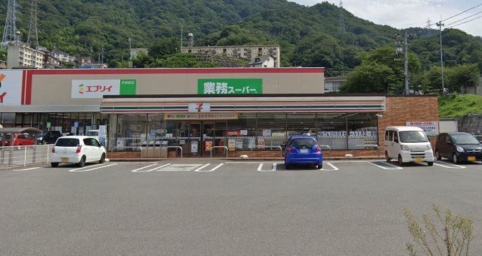 近くのセブンイレブン 呉宮原店まで734m（徒歩10分）