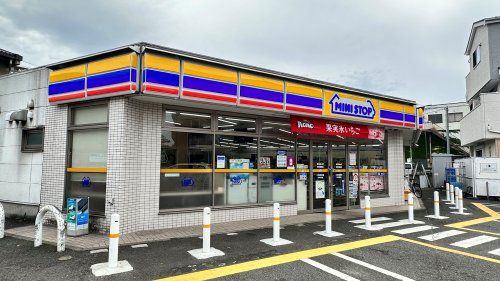 近くのミニストップ 府中是政店まで655m（徒歩9分）
