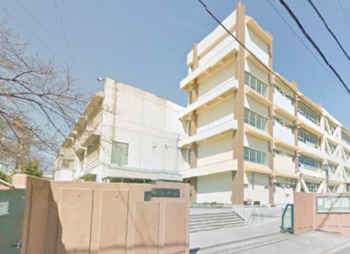 近くの守口市立錦中学校まで898m（徒歩12分）
