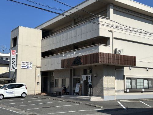 近くの可成家 本店まで36m（徒歩1分）