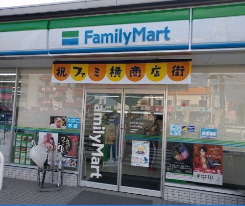 近くのファミリーマート 守山小六町店まで298m(徒歩4分)