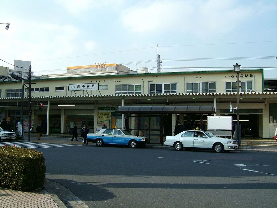 近くの新小岩駅まで777m（徒歩10分）