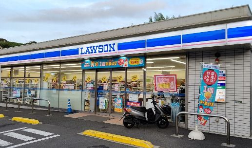 近くのコンビニまで24m（徒歩1分）