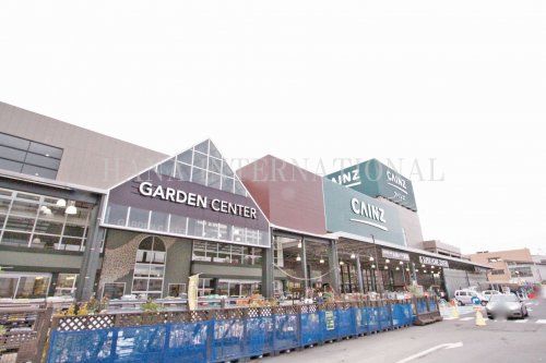 近くのカインズホームまで1,242m（徒歩16分）