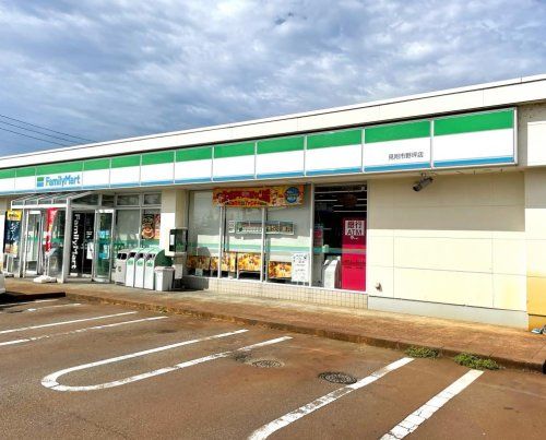 近くのファミリーマート市野坪店まで657m(徒歩9分)