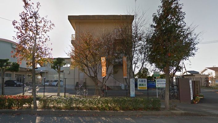 近くの大村市立富の原小学校まで1,582m（徒歩20分）