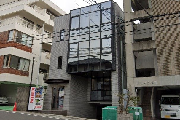 近くの本山歯科医院まで684m（徒歩9分）