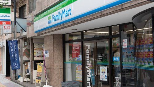 近くのファミリーマート 中野南口店まで379m(徒歩5分)