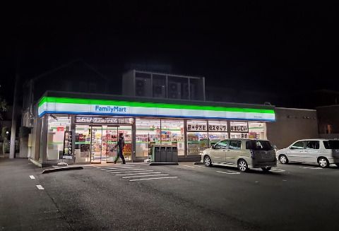 近くのファミリーマート 横須賀大津町店まで581m（徒歩8分）