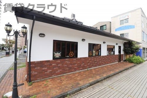 近くの飲食店まで533m（徒歩7分）