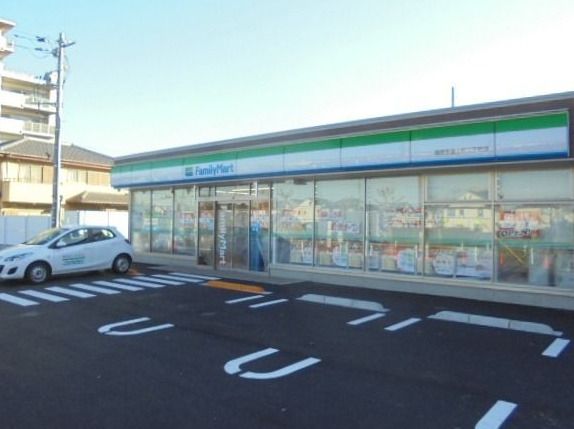 近くのコンビニまで902m（徒歩12分）