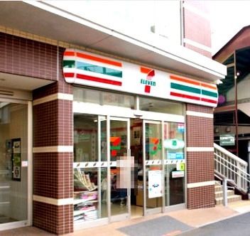 近くのセブン‐イレブン 横浜反町駅前店まで747m(徒歩10分)