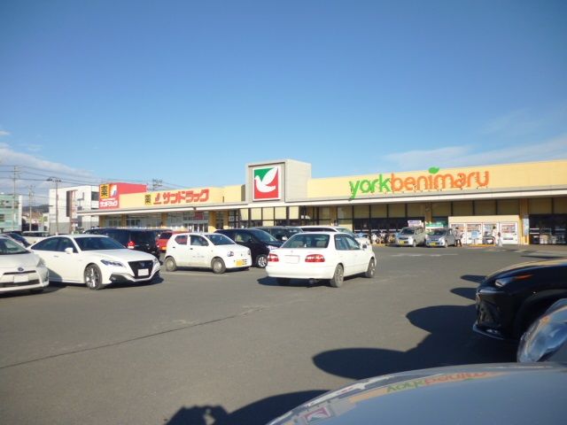 近くのヨークベニマル石巻中里店まで1,383m（徒歩18分）
